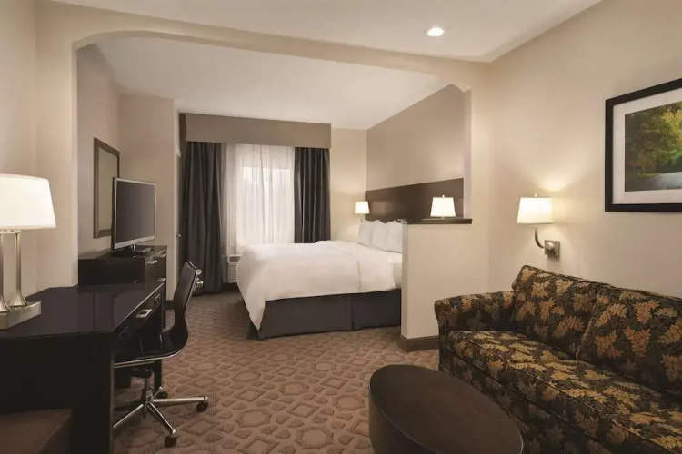 Ramada Plaza