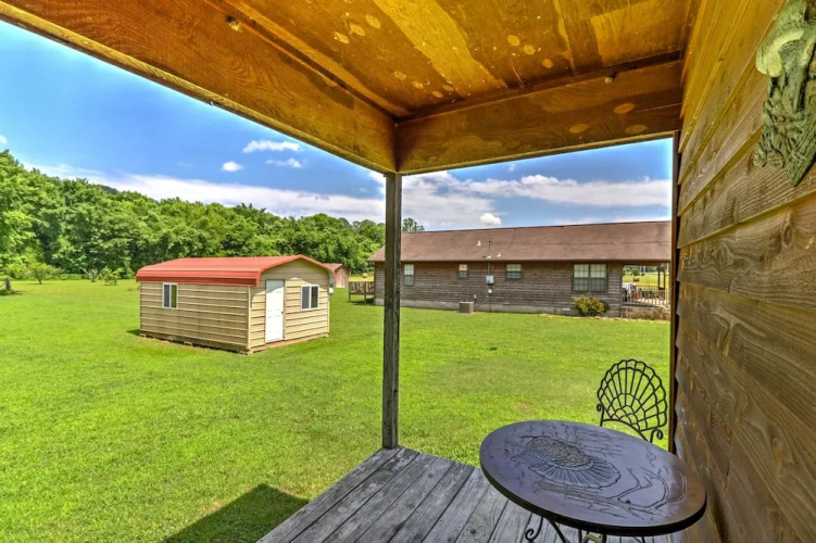 Dream Valley Mountain View Cabin w/ Covered Porch!