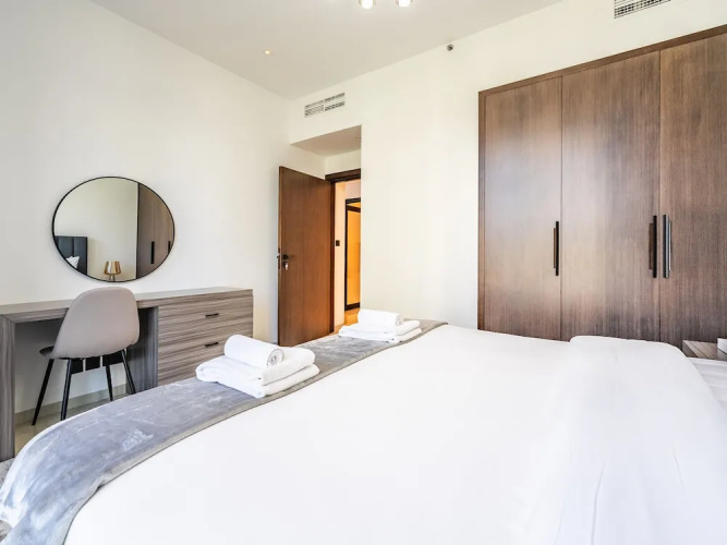 Modern DT Escape1BR with Upscale Comfort