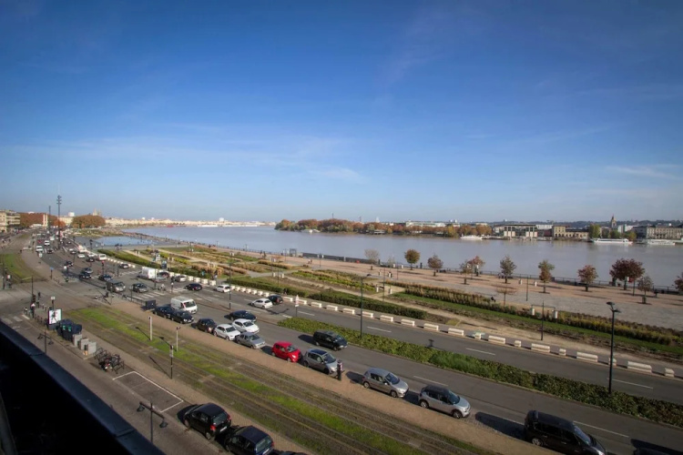 Lovely Flat Overlooking the Garonne