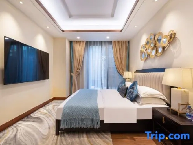 5 Bedrooms Villa