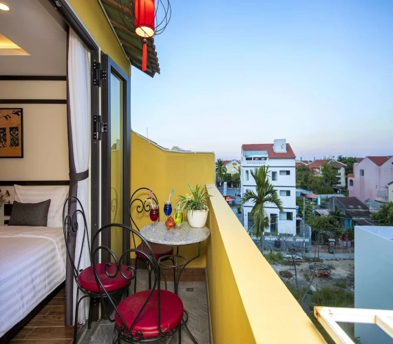 Deluxe Triple room with balcony