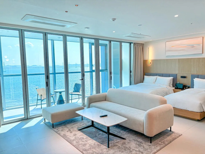 Wave M Hotel West