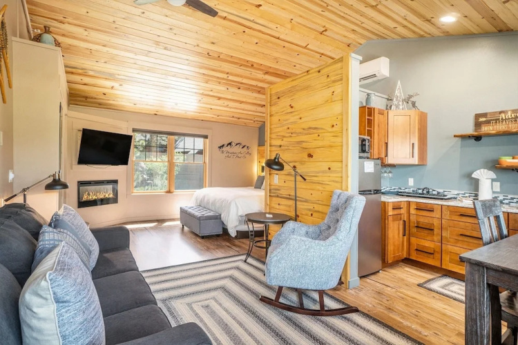 Solitude Longs Peak Suite 201 - Estes Park 1 Bedroom Studio by RedAwning