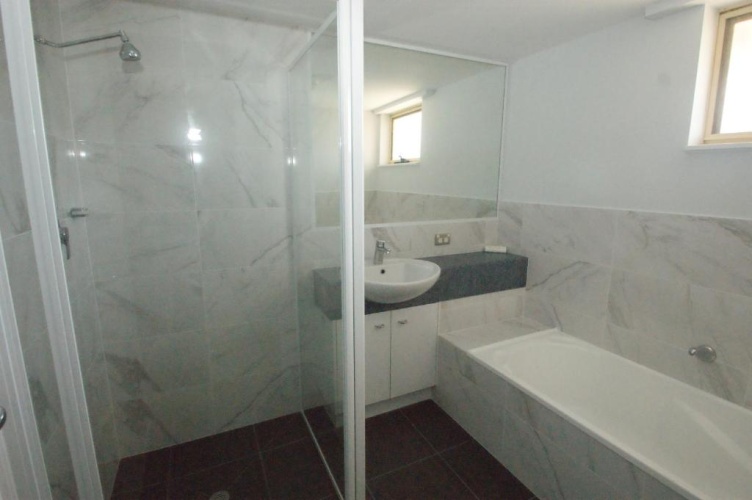 3 Bedrooms Apartment