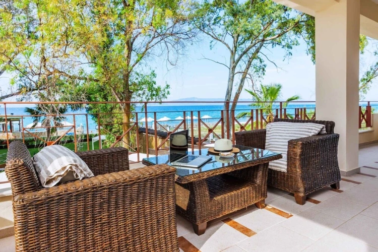 Standard Double room with partial sea view