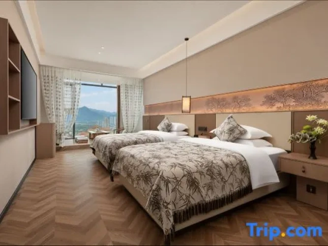 Quadruple Family Suite with river view