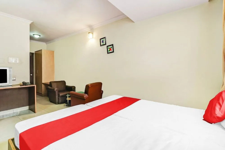 OYO 60932 Hotel Basera Inn