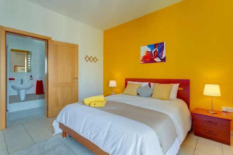 2 Bedrooms Apartment