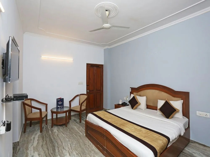 OYO 13843 Moonlight Residency