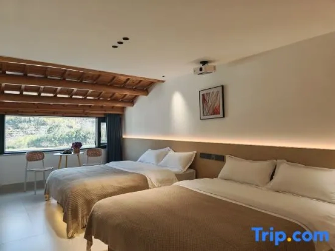 Standard room with mountain view