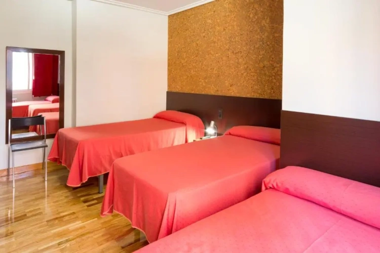 Standard Triple room
