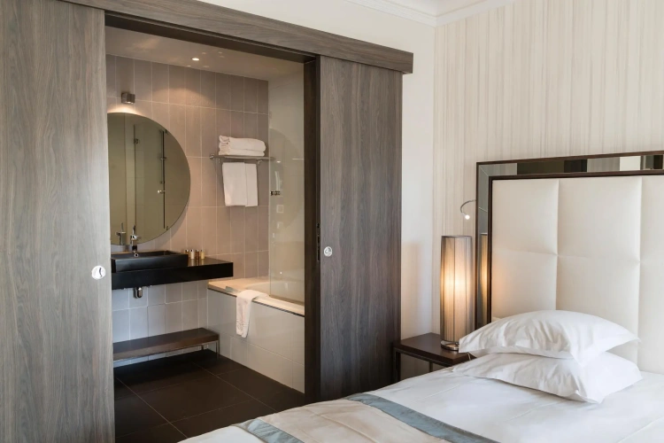 Junior Suite with pool view