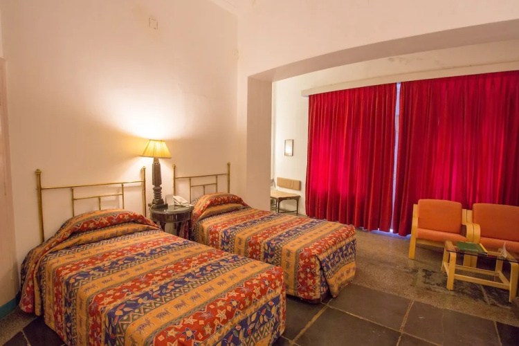 Shikarbadi Hotel