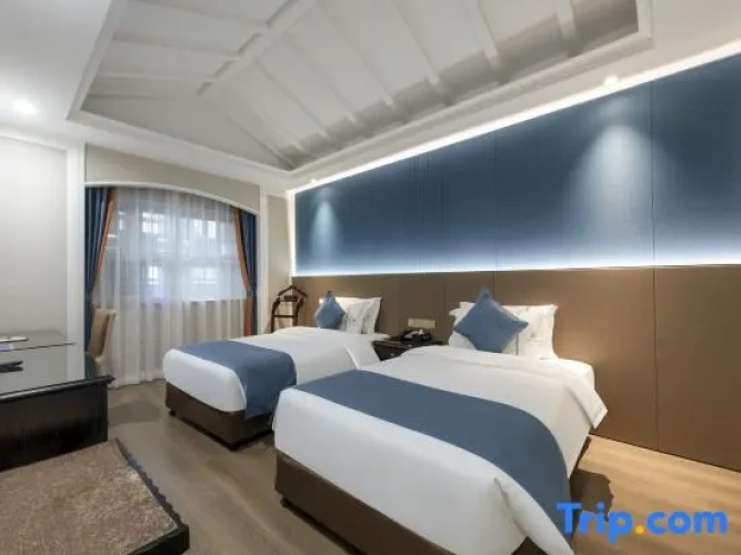 2 Bedrooms Business Suite