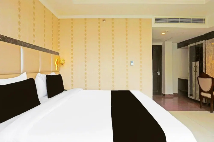 Stylish Room With Mesmerizing View Dharamshala