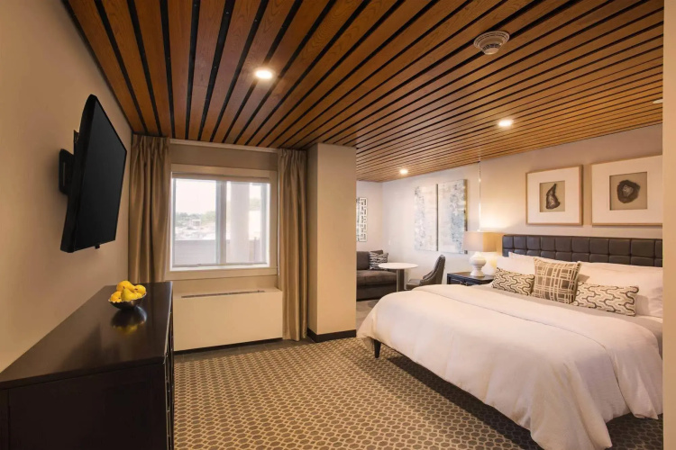 Knickerbocker Yacht Hotel