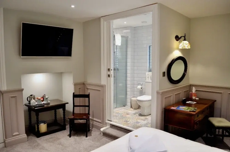 Standard Double room with city view