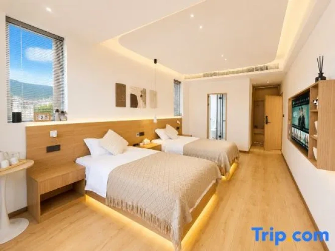 Standard Twin room with mountain view