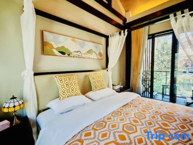 Deluxe Double Suite with balcony