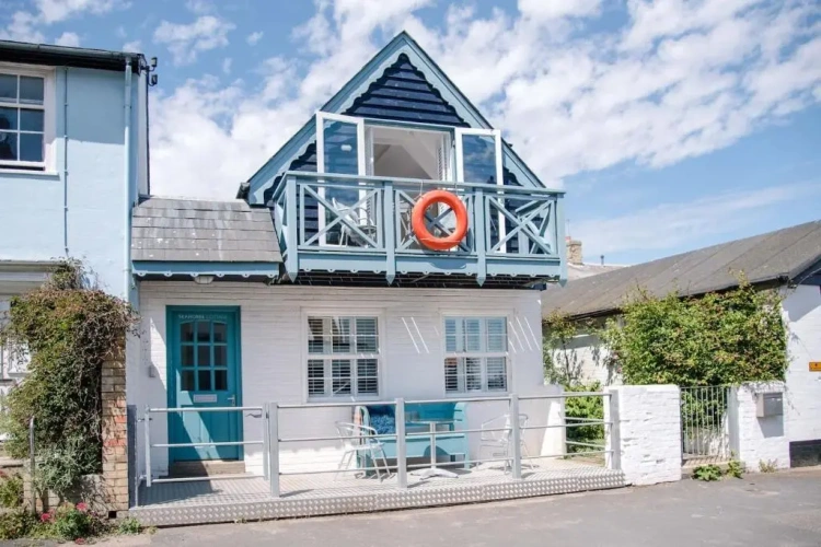 2 Bedrooms Cottage