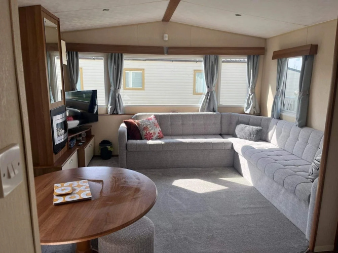 Caravan - Sleeps 8 - Pets Ok - Parking - Decking