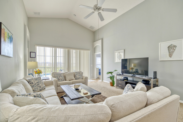 Gorgeous 5 bed with south facing pool, Davenport, US