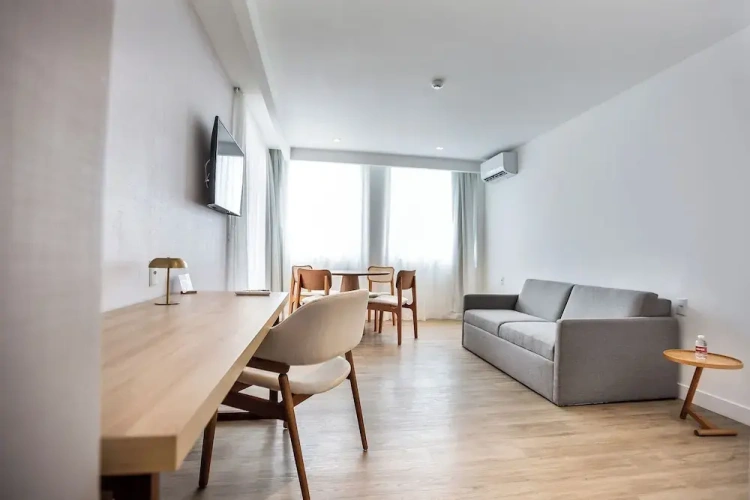 Deluxe Suite