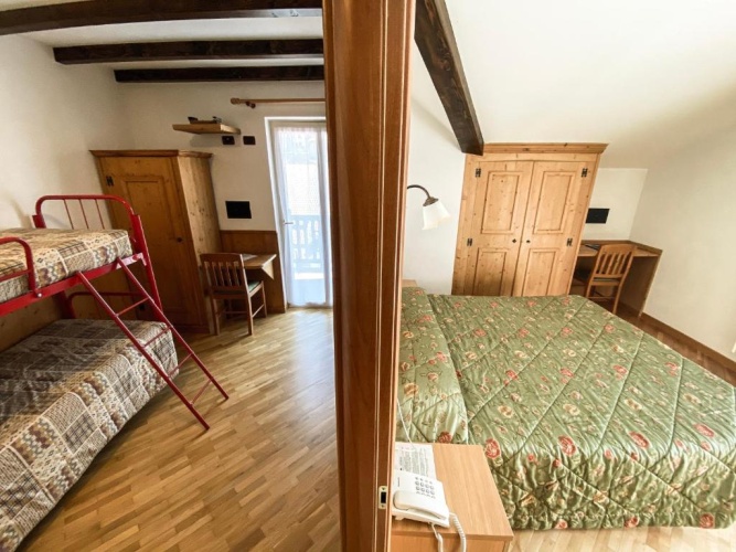 Standard Quadruple room with balcony