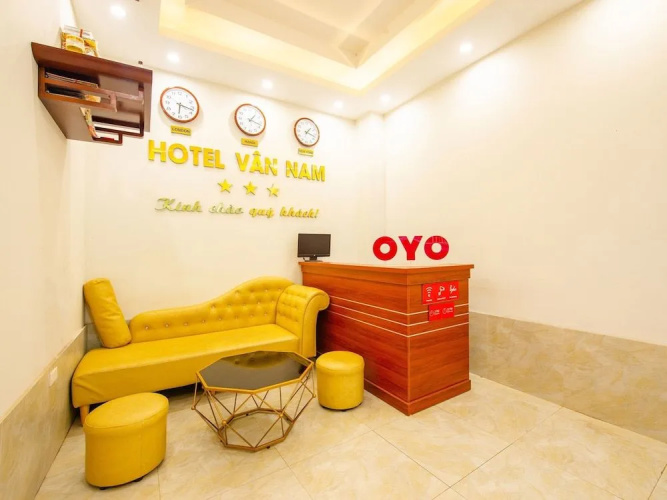 OYO 411 Van Nam Hotel