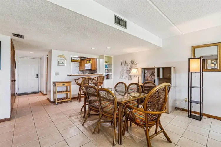 Oceanfront Luxury: 2BR Condo + Pool in St.aug
