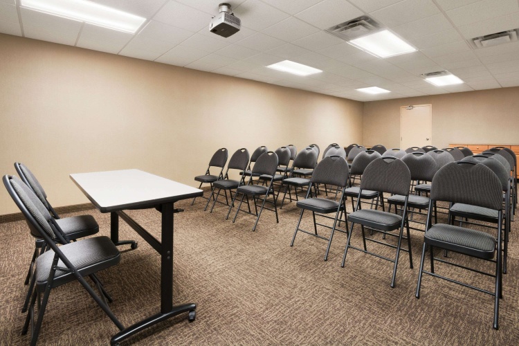 Days Inn & Suites by Wyndham Cochrane photo 12
