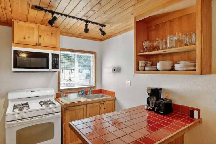 Rouge Cobb Mountain Hotel - Cabin 5