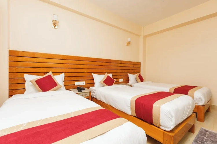 Standard Triple room