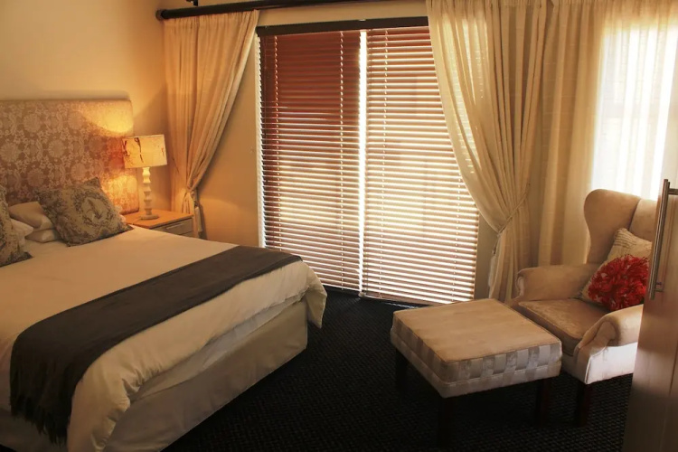 12 Calypso Mansion Self catering