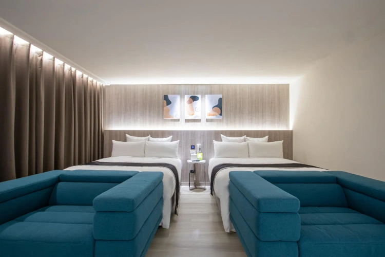 Business Quadruple room
