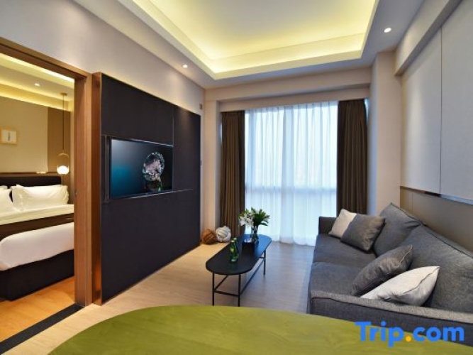 Luxury Suite with garden view