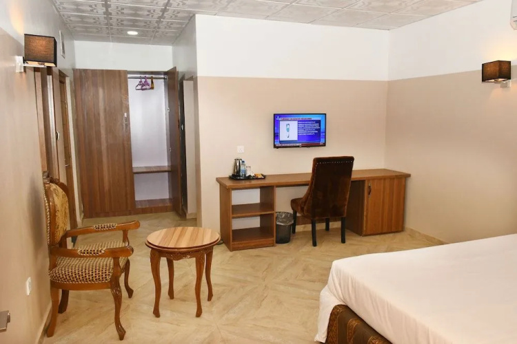 Goodview Suites& Apartments