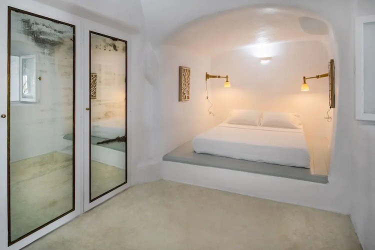 Cosmoia Cave House