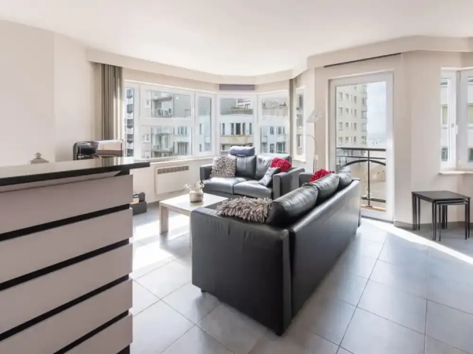 Beautiful Apartment With Lateral sea View