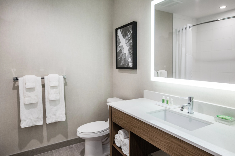 Holiday Inn & Suites Calgary South - Conference Center photo 9