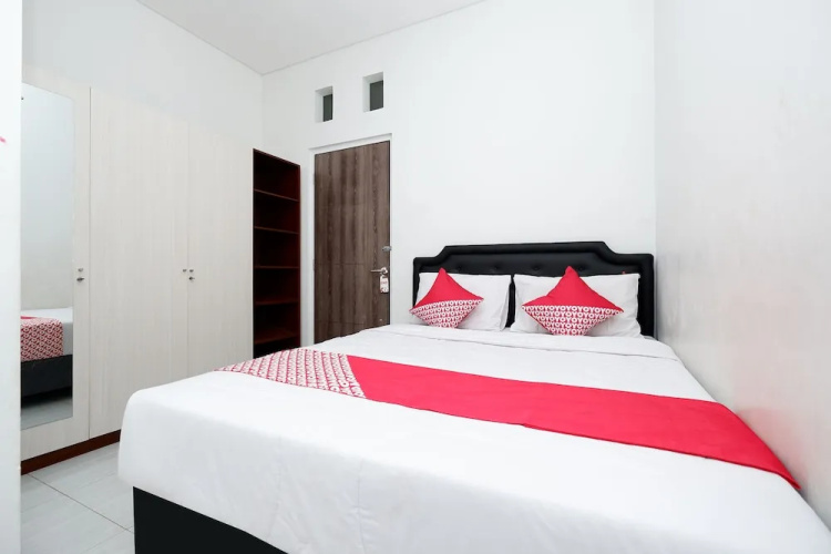Sunshine Hostel by OYO Rooms