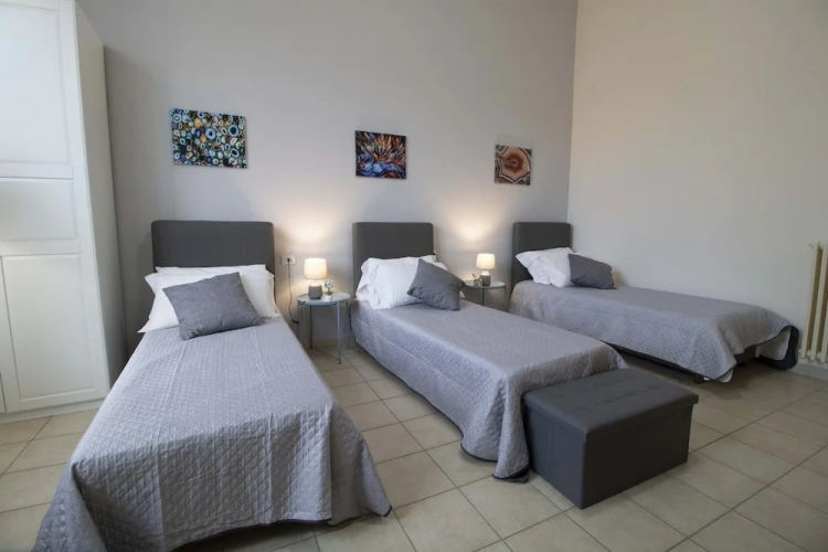 Standard Triple room
