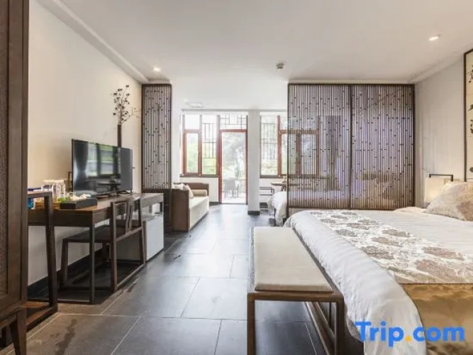 Standard Quadruple Family room