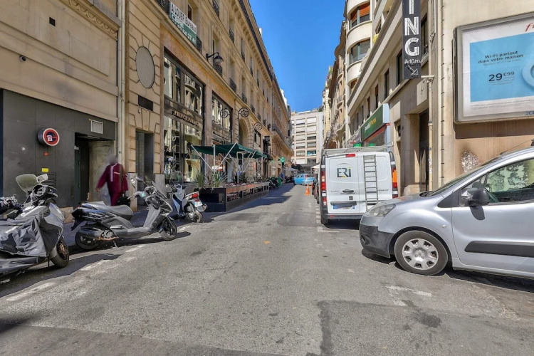 Charming 2 Room Apartment With Balcony - Paris 8ème - Image 8