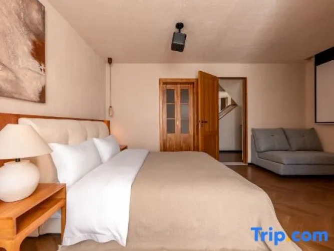 2 Bedrooms Suite with balcony