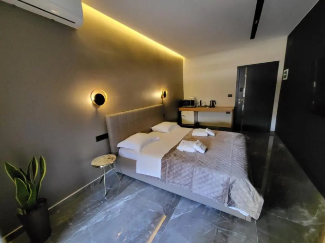 La Mirage Apartment 04