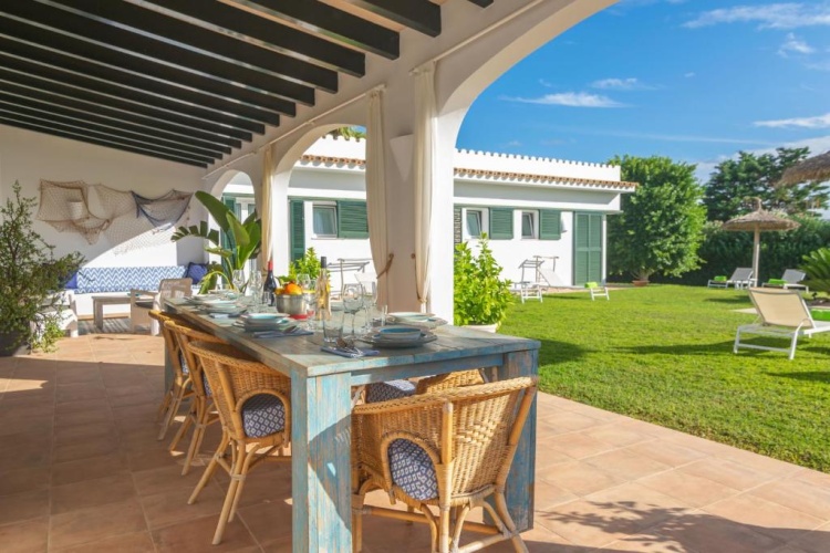4 Bedrooms Villa