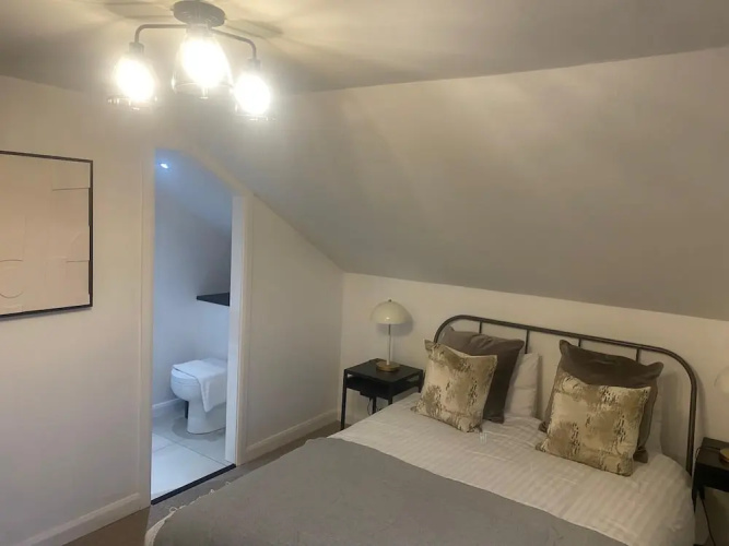 Sleeps7-parking-garden-patio