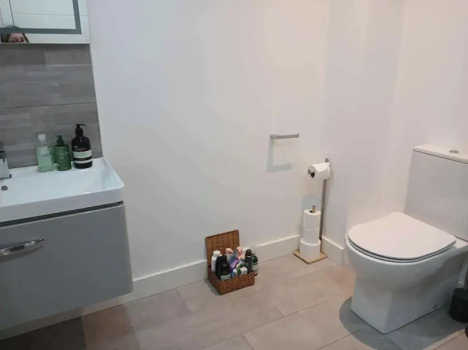 2 Bed-sleeps 5- Street Parking-3 Min to Beach
